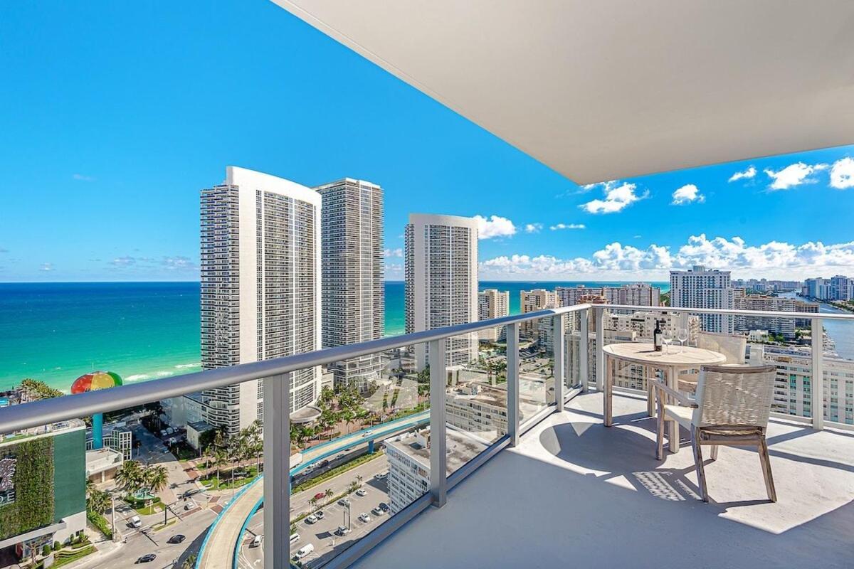 Wrap Around Balcony - Insane Views - Amazing Pools Apartment Hollywood Ngoại thất bức ảnh