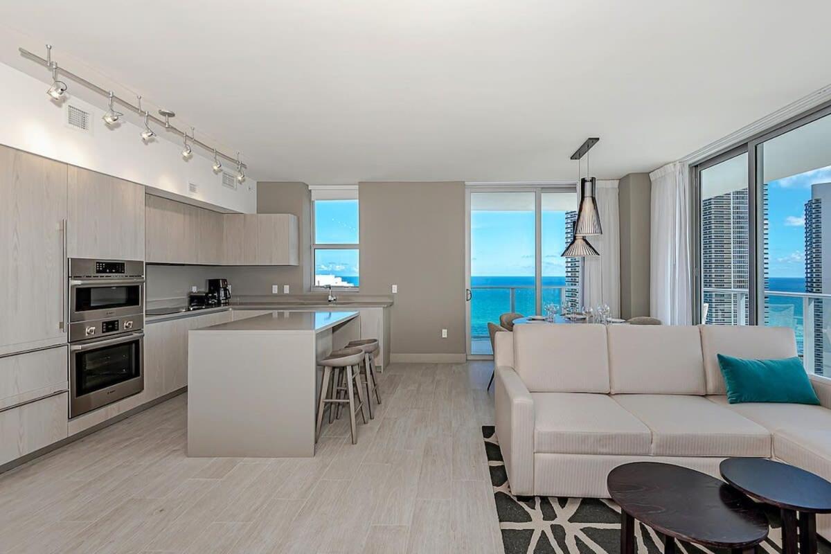 Wrap Around Balcony - Insane Views - Amazing Pools Apartment Hollywood Ngoại thất bức ảnh
