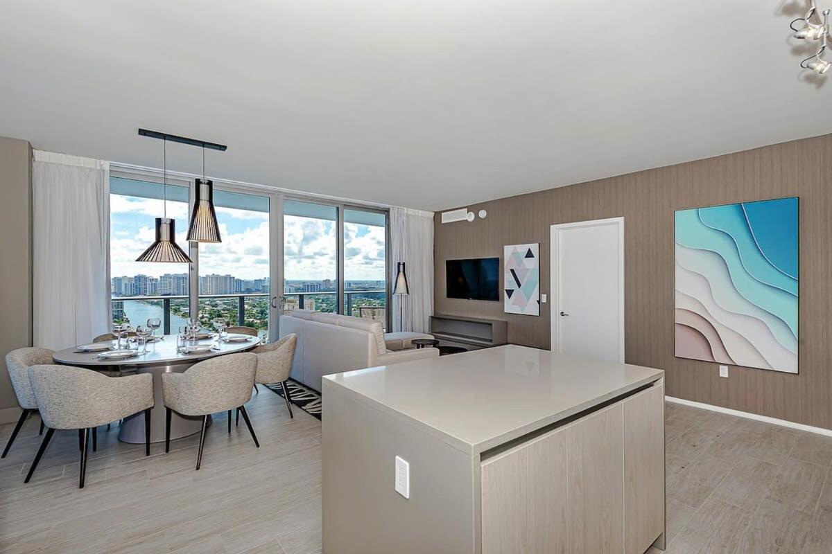 Wrap Around Balcony - Insane Views - Amazing Pools Apartment Hollywood Ngoại thất bức ảnh