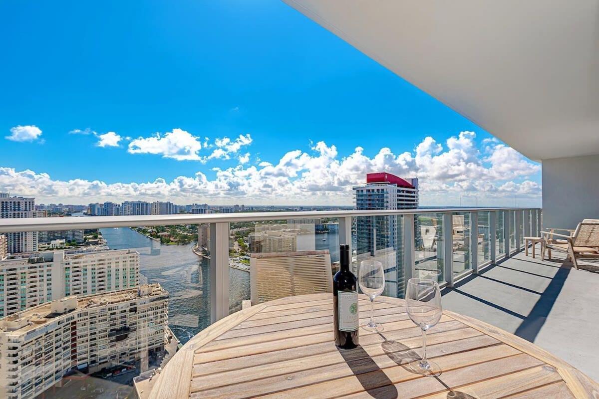 Wrap Around Balcony - Insane Views - Amazing Pools Apartment Hollywood Ngoại thất bức ảnh
