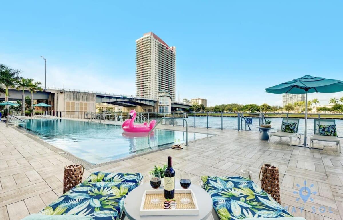 Wrap Around Balcony - Insane Views - Amazing Pools Apartment Hollywood Ngoại thất bức ảnh